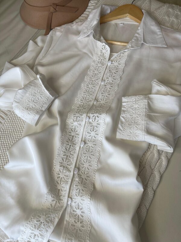 Camisa detalle puntilla