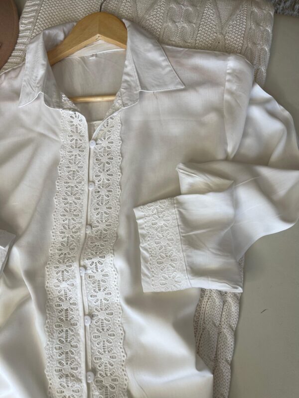 Camisa detalle puntilla