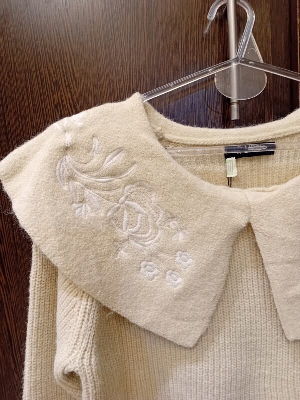 Sweater flores bordadas
