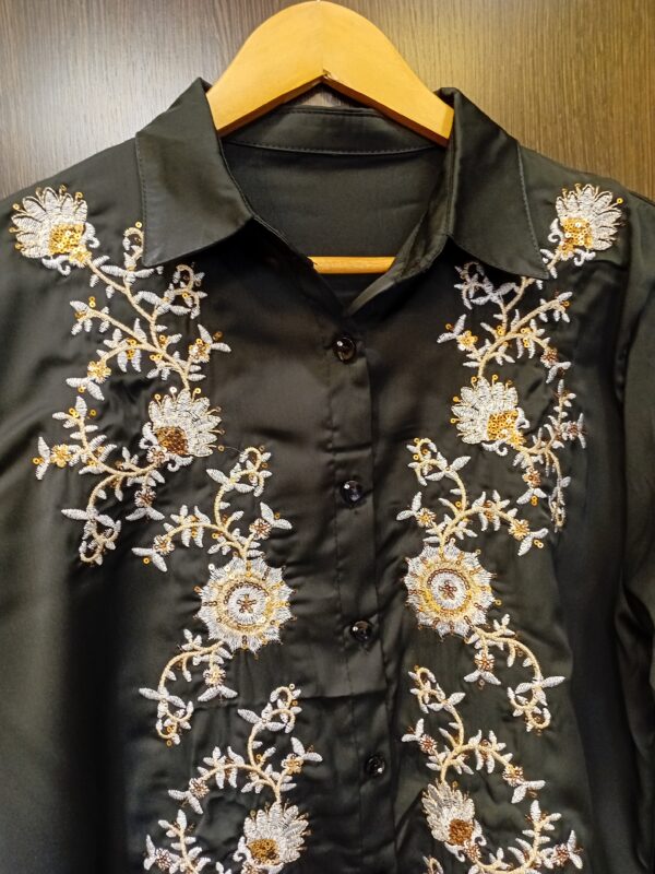 Camisa Bordada con Lentejuelas