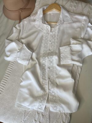 Camisa detalle puntilla