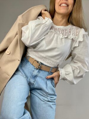 Blusa lino volados combinada con guipur