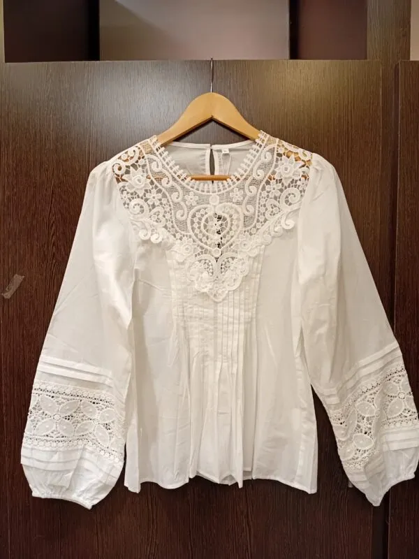 Blusa con puntilla