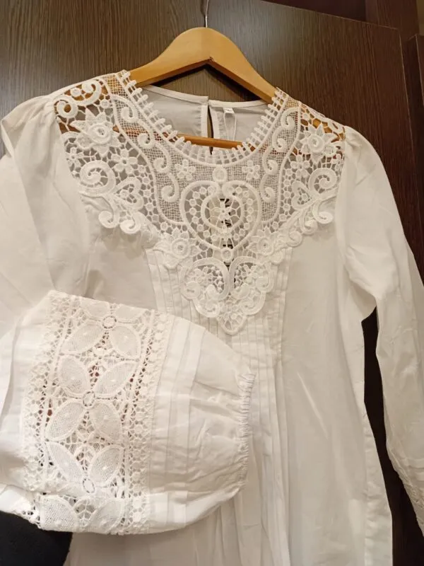 Blusa con puntilla