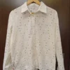 Camisa con flores Broderie