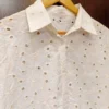 Camisa con flores Broderie