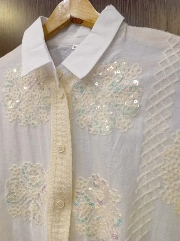 Camisa con apliques