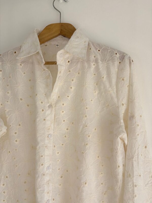 Camisa con flores Broderie Talles Grandes