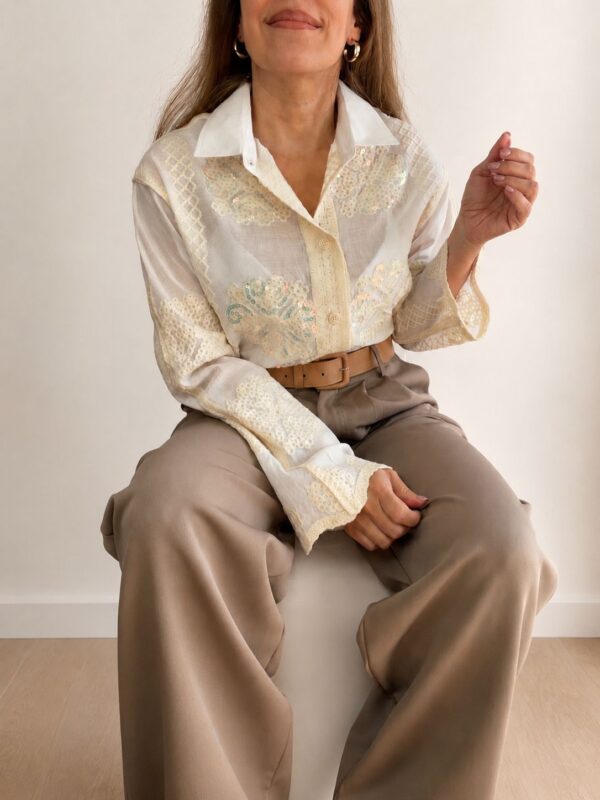 Camisa con apliques