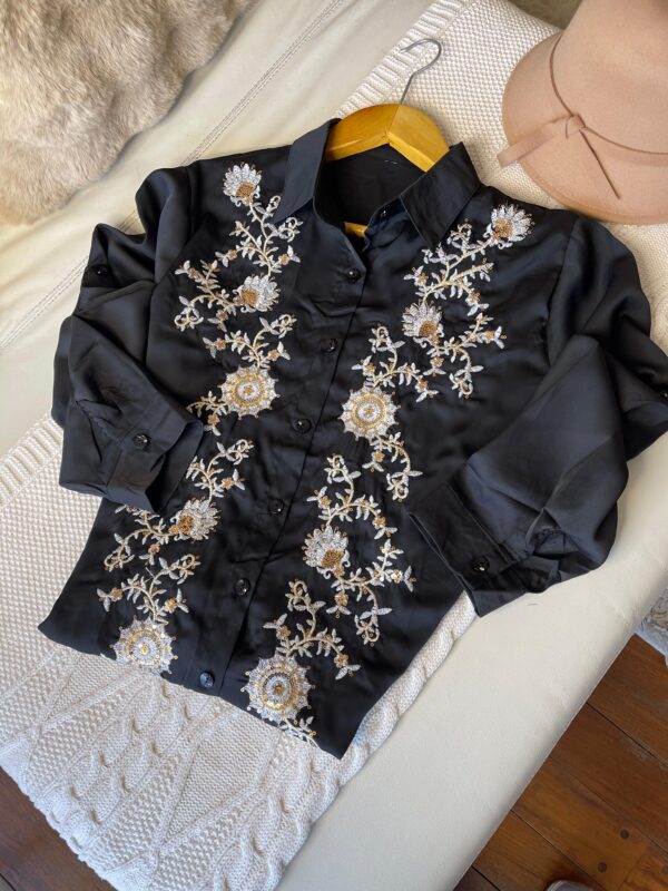 Camisa Bordada con Lentejuelas