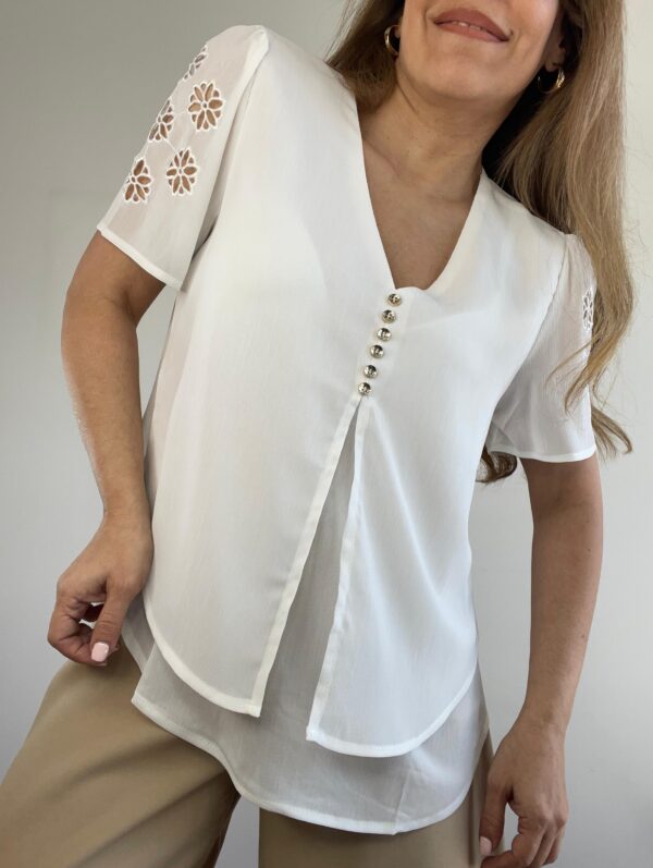 Blusa de Gasa Bordada y Calada