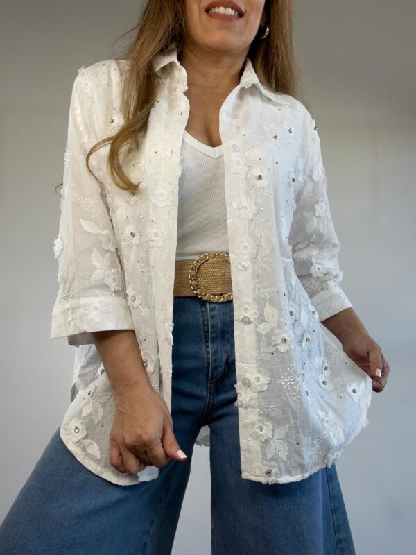 Camisa Aplique de Flores Talles Grandes