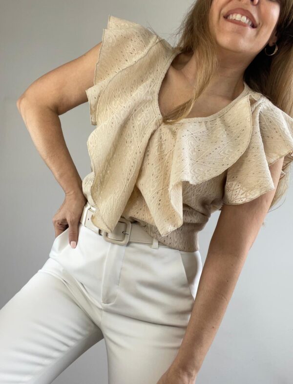 Imagen de WhatsApp 2025-10-03 a las 14.51.58_58fac033 2 Blusa Escote V Jersey Tramado