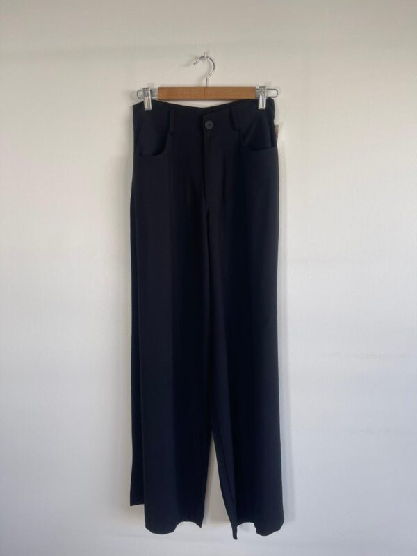 Imagen de WhatsApp 2025-10-11 a las 17.16.32_8182461e 3 Pantalon sastrero palazo