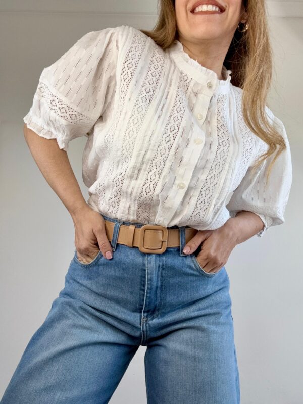 Blusa puntilla cuello mao