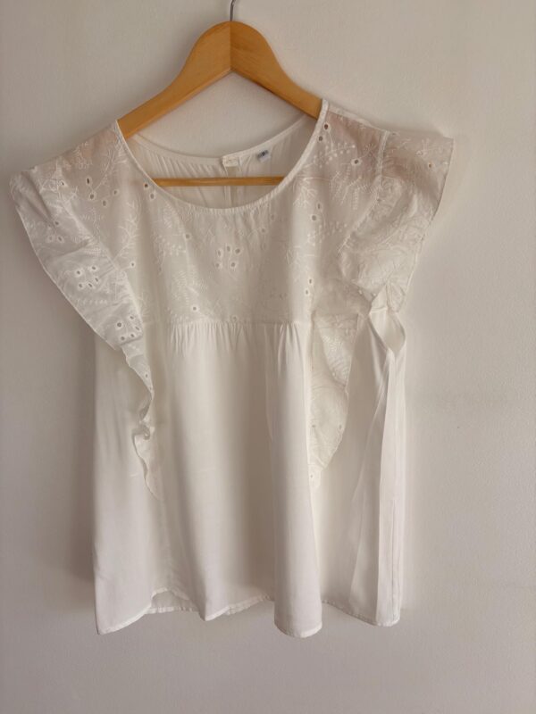 Imagen de WhatsApp 2025-11-06 a las 15.08.52_8da08211 3 Blusa sin mangas broderie y volados