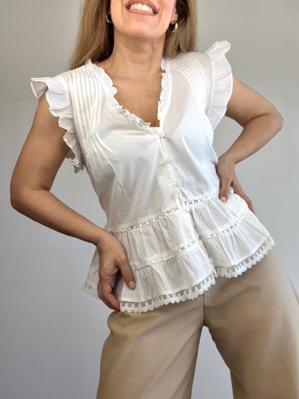 WhatsApp Image 2025-11-25 at 14.17.39 2 Blusa sin mangas volados