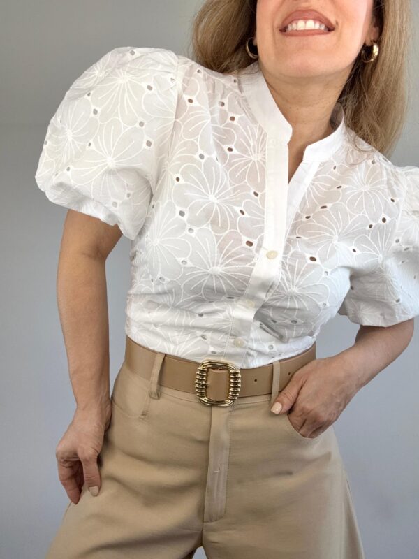 WhatsApp Image 2025-11-25 at 14.23.08 1 Camisa manga princesa flores bordadas