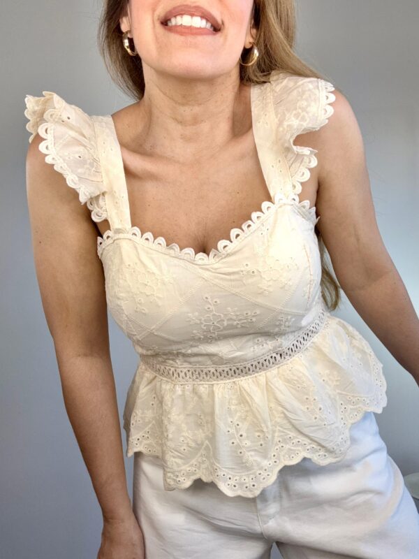 WhatsApp Image 2025-12-16 at 19.48.00 3 Top volados con broderie