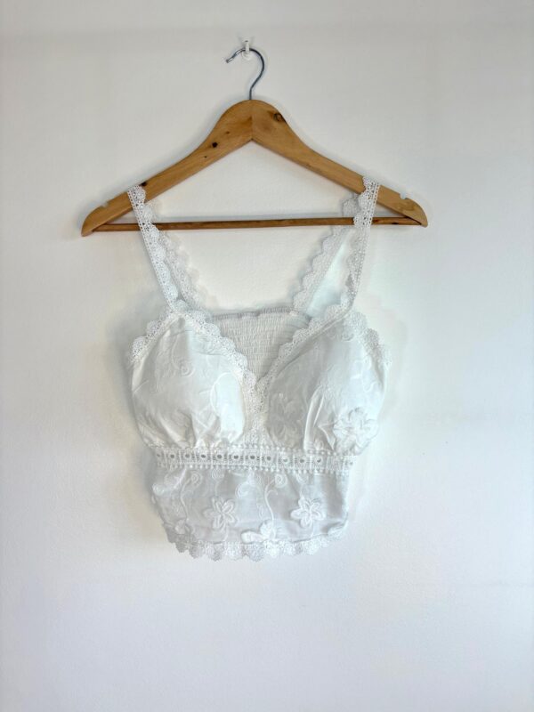 WhatsApp Image 2025-12-16 at 19.54.42 6 Top aplique de flores