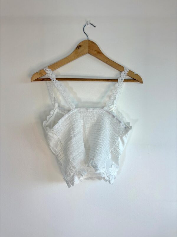 WhatsApp Image 2025-12-16 at 19.54.48 7 Top aplique de flores