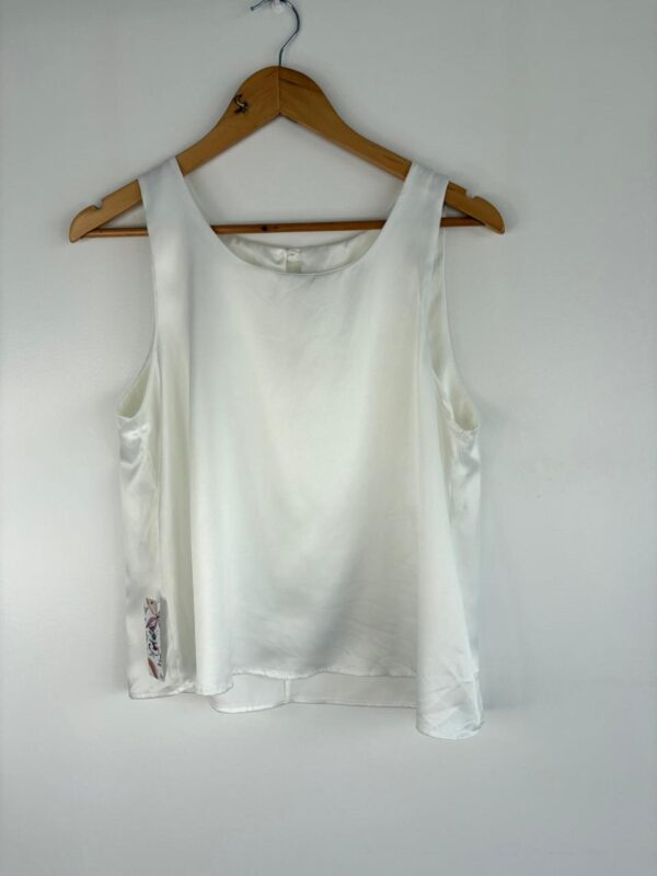 WhatsApp Image 2026-01-07 at 15.18.12 4 Blusa sin mangas raso