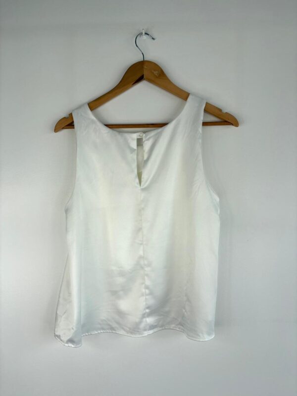 WhatsApp Image 2026-01-07 at 15.18.24 5 Blusa sin mangas raso