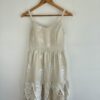 Vestido corto bordado calado