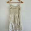 Vestido corto bordado calado