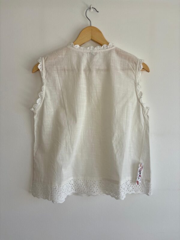 Blusa sin mangas puntilla tableada