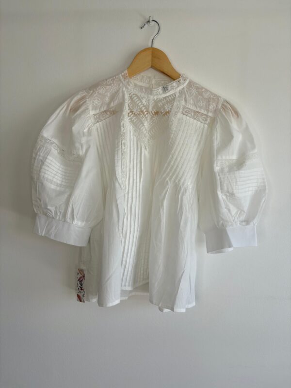 Blusa manga princesa encaje bordado