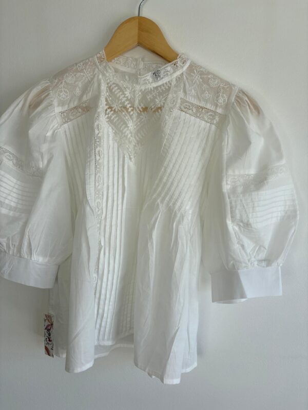 Blusa manga princesa encaje bordado