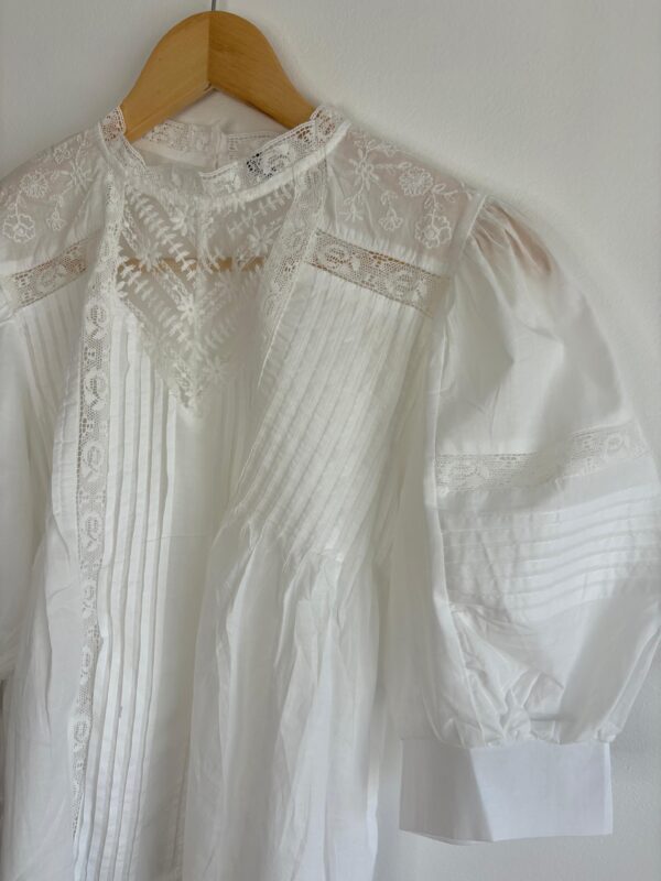 Blusa manga princesa encaje bordado