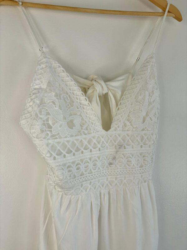 Vestido corto guipur