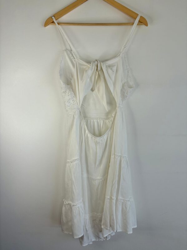 Vestido corto guipur