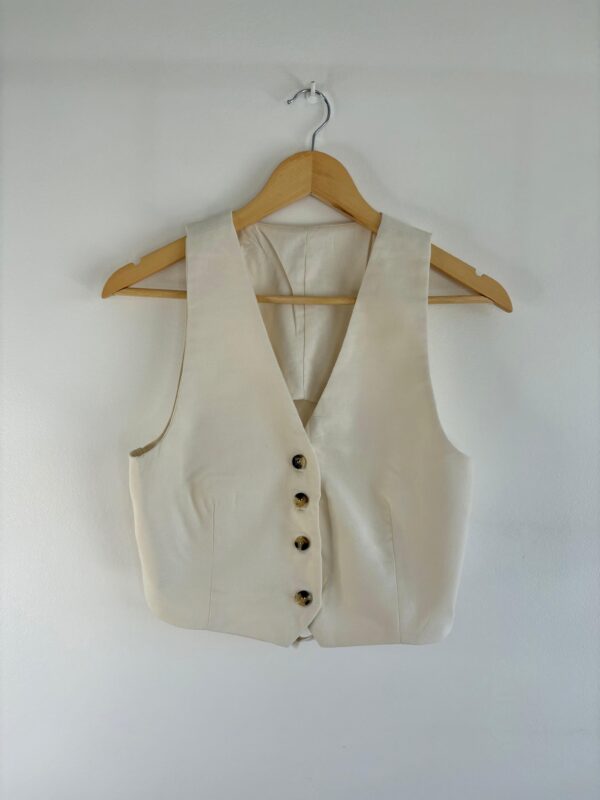 WhatsApp Image 2026-01-23 at 17.09.04 4 Chaleco sastrero lino espalda descubierta