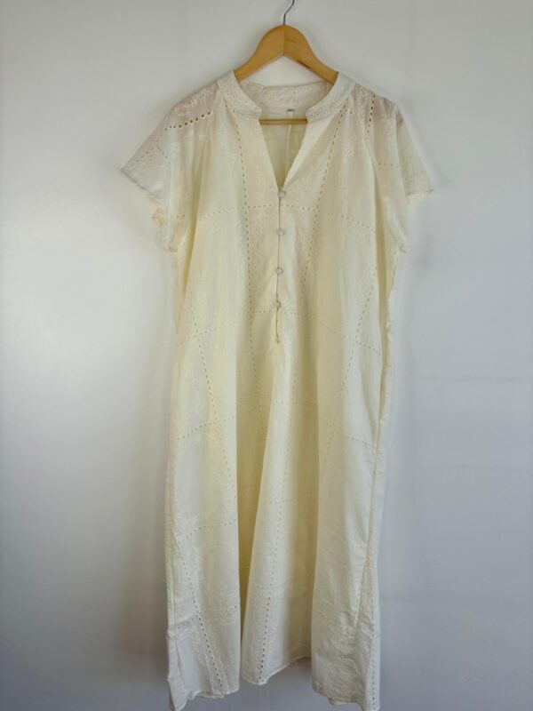 Vestido largo broderie botones talles grandes