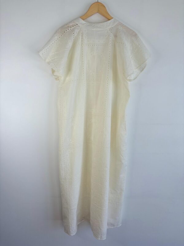 Vestido largo broderie botones talles grandes