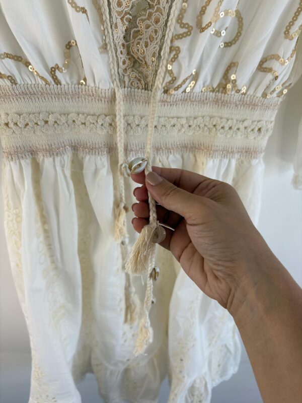 Vestido corto broderie lentejuelas