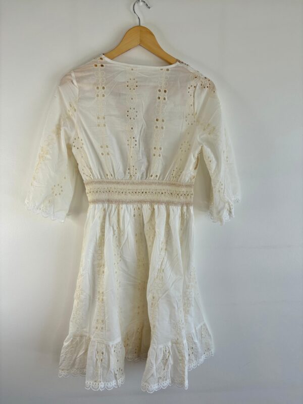 Vestido corto broderie lentejuelas