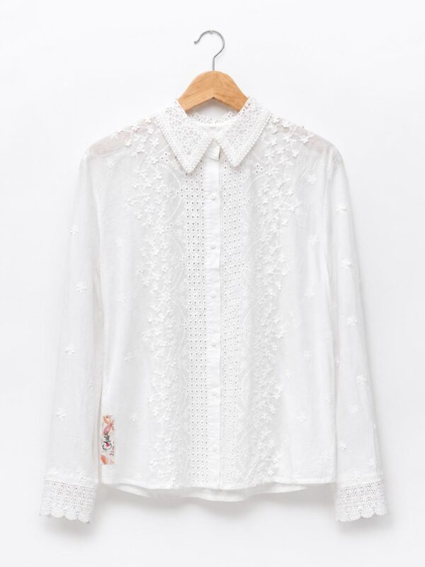 WhatsApp Image 2026-06-06 at 17.06.49 2 Camisa aplique flores puntilla