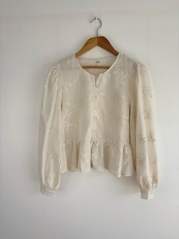 Blusa flores bordadas volados