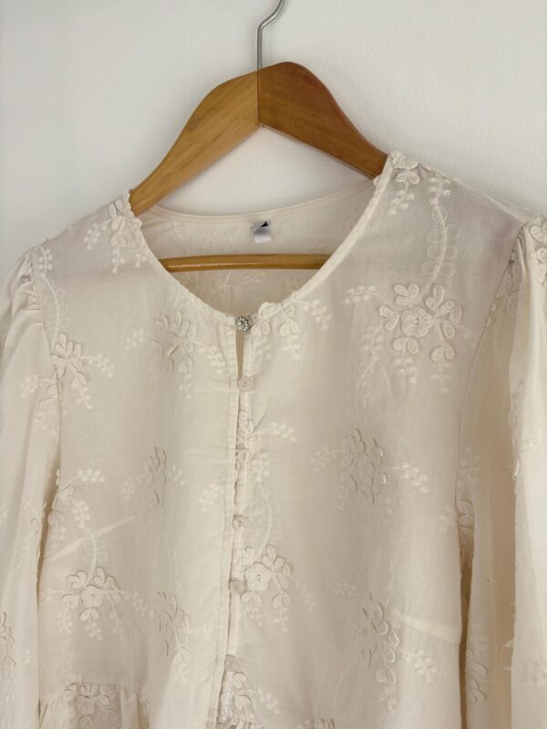 Blusa flores bordadas volados