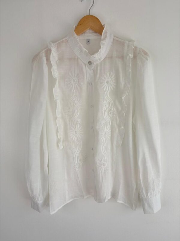 WhatsApp Image 2026-03-09 at 17.18.21 5 Blusa flores bordadas canutillos