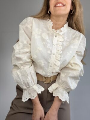 Blusa flores bordadas volados