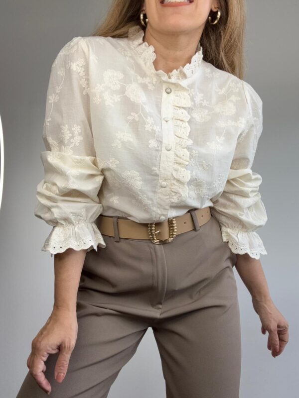 WhatsApp Image 2026-03-09 at 17.20.05 2 Blusa flores bordadas volados