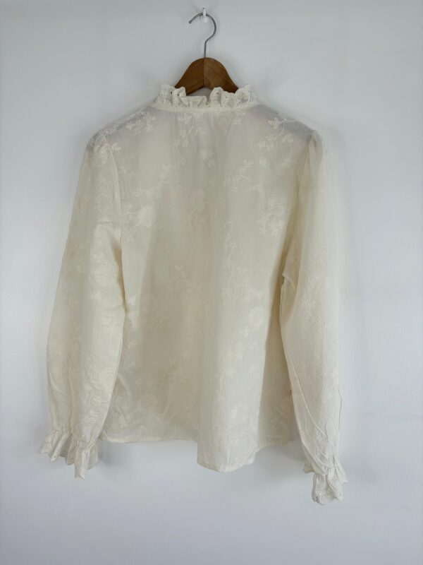 WhatsApp Image 2026-03-09 at 17.21.25 6 Blusa flores bordadas volados