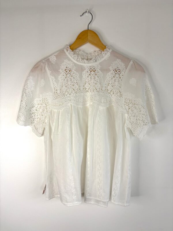 WhatsApp Image 2026-03-09 at 17.49.00 4 Blusa broderie combinado con tejido