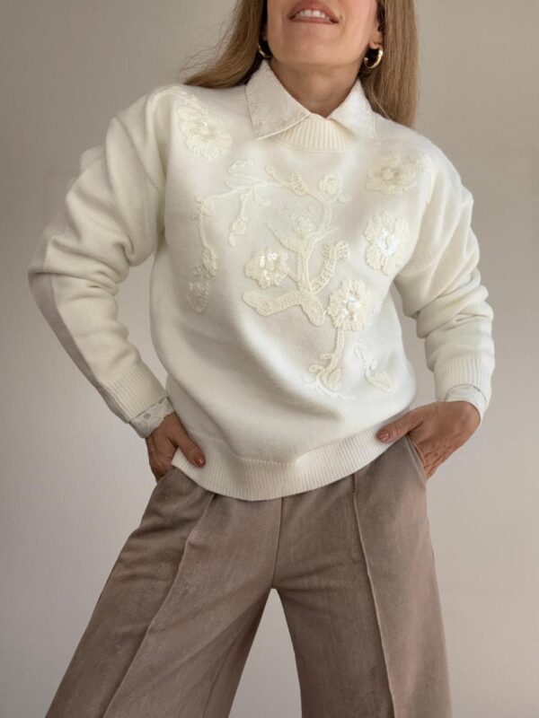 Sweater flores bordadas lentejuelas