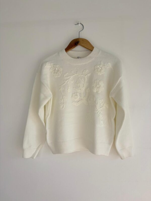 Sweater flores bordadas lentejuelas